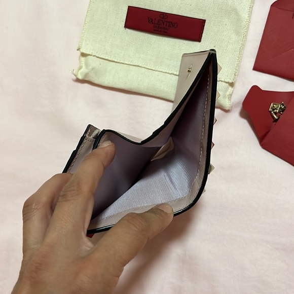 Valentino Garavani baby pink stud mini wallet - Picture 5 of 11
